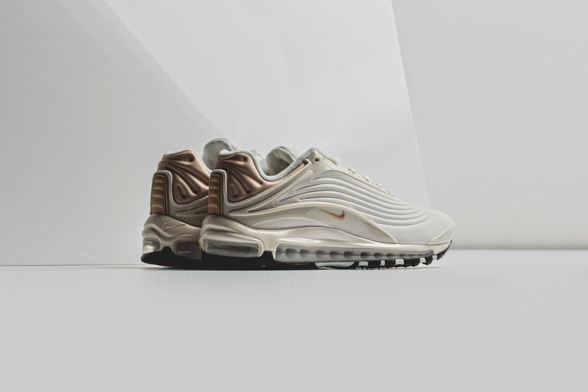 Nike Air Max Deluxe SE "Sail/Desert Ore/Teal Tint/Black" Available Now