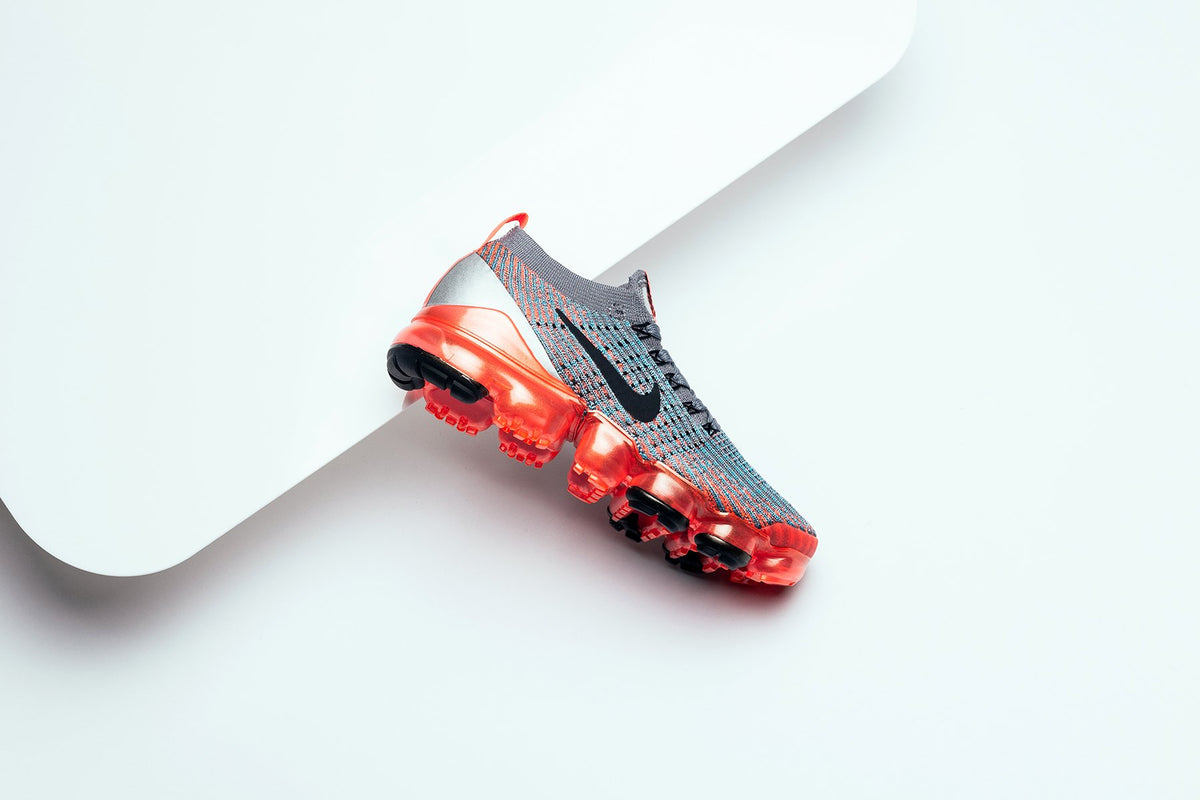 Nike Women's Air VaporMax Flyknit 3 "Flash Crimson/Black/Cool Grey"